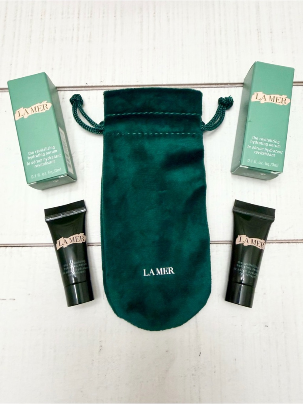 La Mer The Revitalizing Hydrating Serum w Velvet Pouch